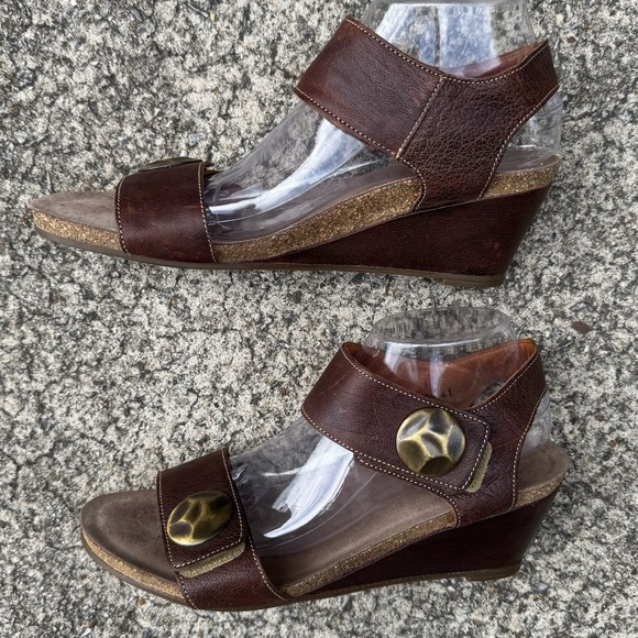 Taos Women's Carousel 3 Tan Leather Wedge Sandals Size 41 US 10 Comfort Casual - Picture 8 of 13
